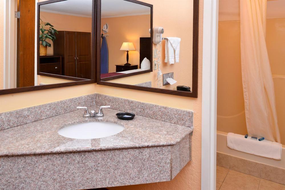 Days Inn By Wyndham Whitmore Lake Buitenkant foto