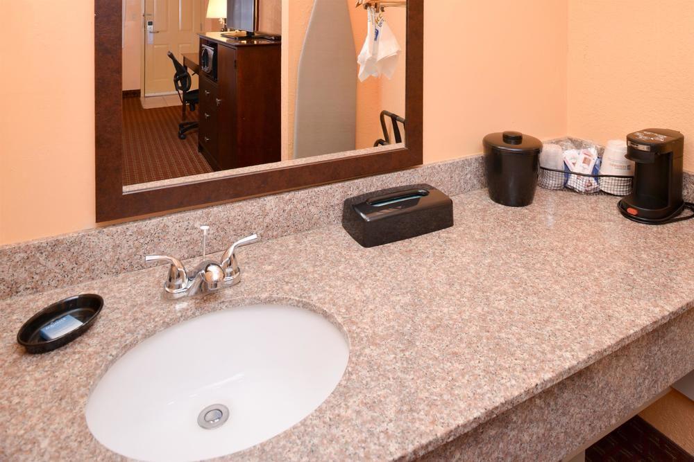 Days Inn By Wyndham Whitmore Lake Buitenkant foto